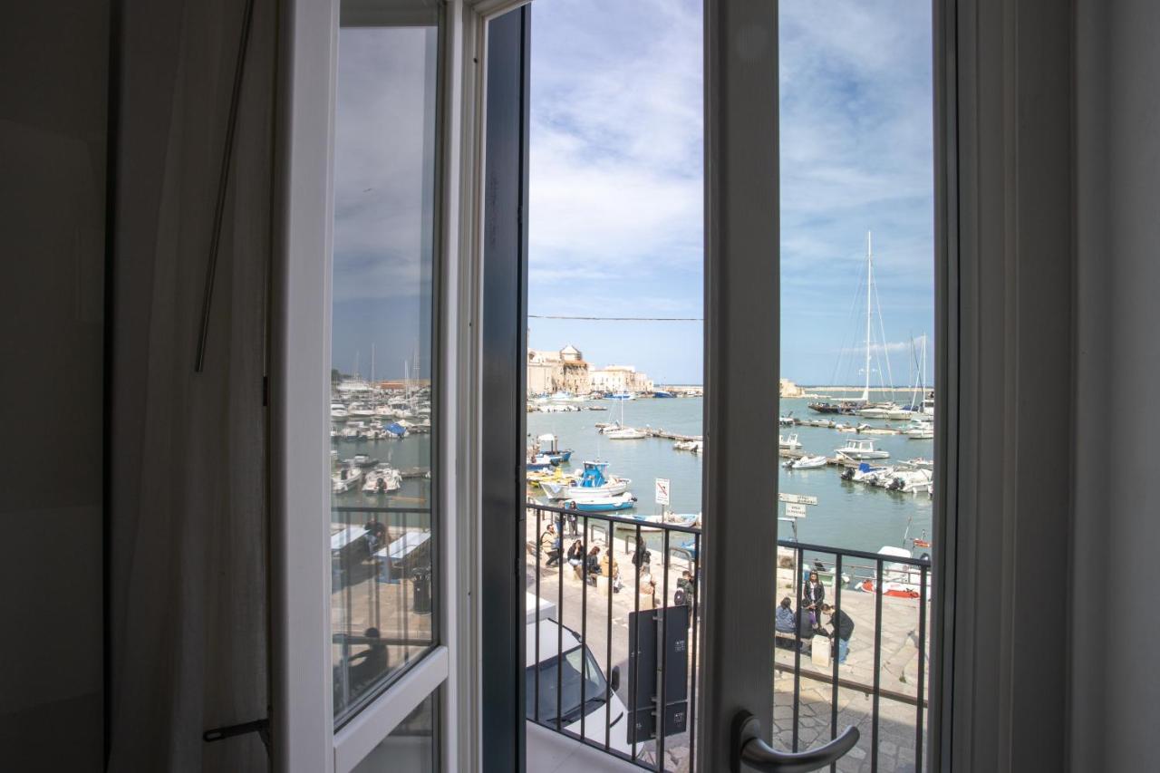 Maison Bleu Luxury Suite Sul Porto Di Трани Екстериор снимка