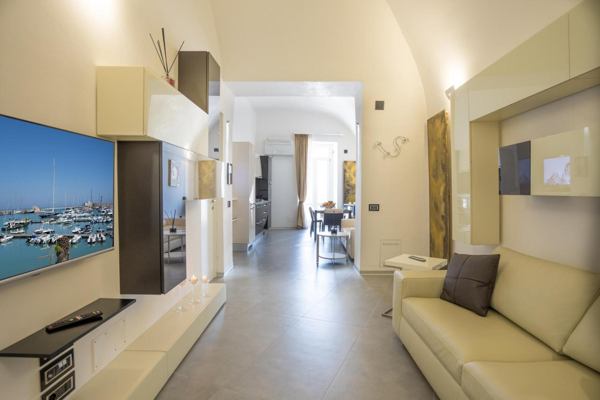 Maison Bleu Luxury Suite Sul Porto Di Трани Екстериор снимка