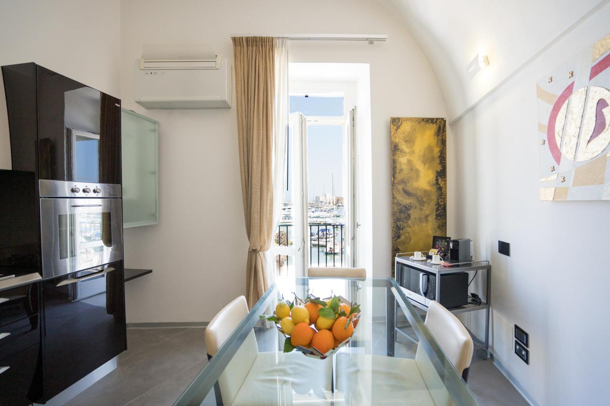 Maison Bleu Luxury Suite Sul Porto Di Трани Екстериор снимка