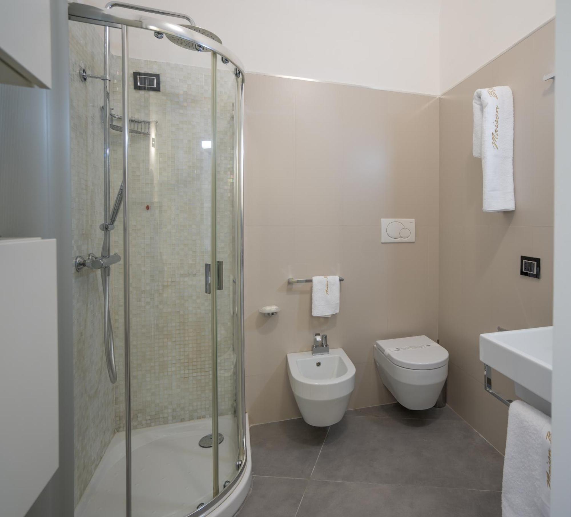Maison Bleu Luxury Suite Sul Porto Di Трани Екстериор снимка
