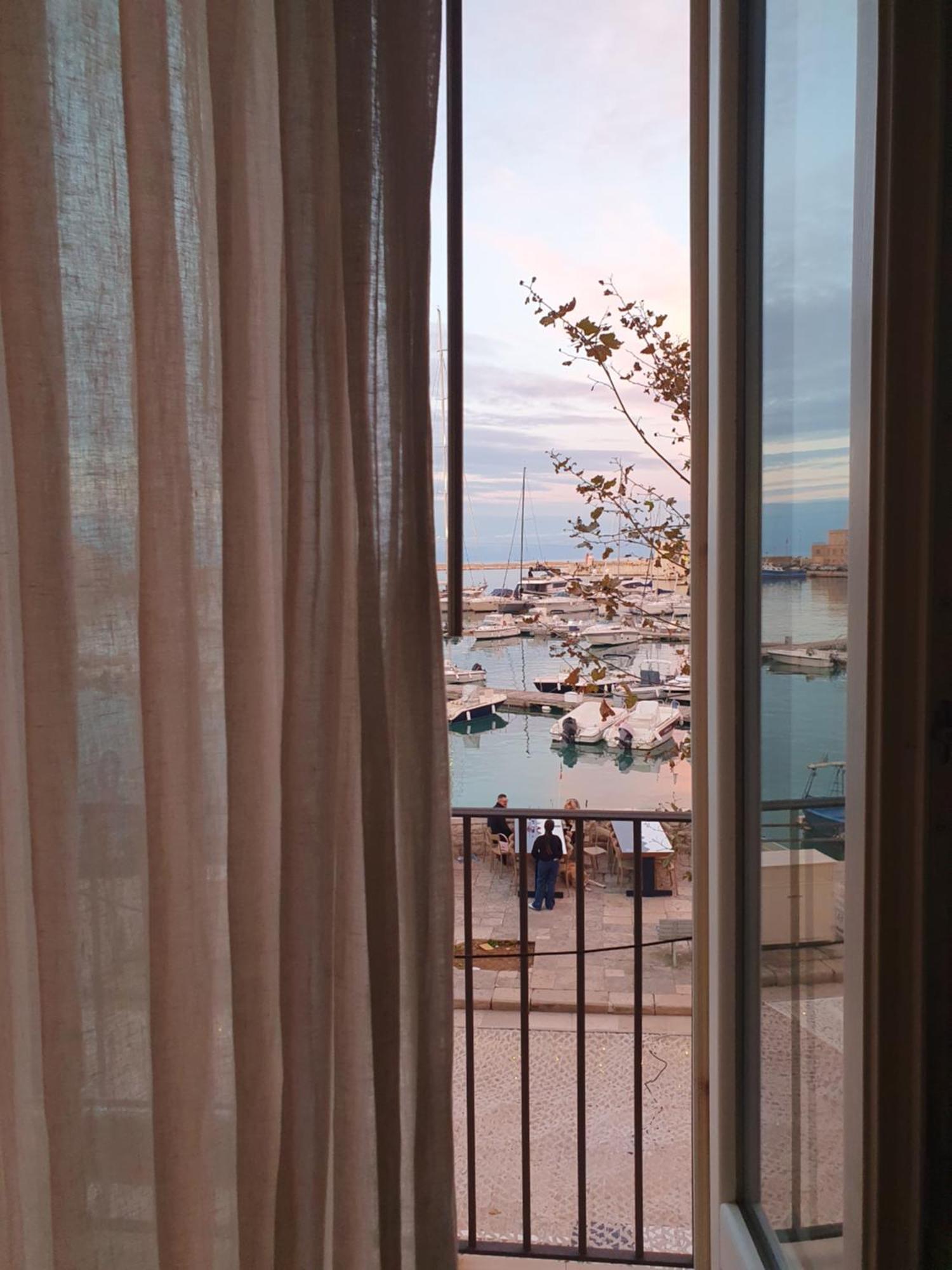 Maison Bleu Luxury Suite Sul Porto Di Трани Екстериор снимка